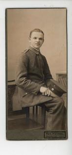 Jonge militair op Cabinet foto. 8 x 17 cm, Verzamelen, Ophalen of Verzenden, Voor 1940, Nieuw, Foto