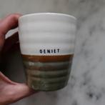 Zusss geniet beker kopje cup koffie enjoy wit groen bruin, Nieuw, Ophalen of Verzenden, Overige stijlen, Kop(pen) en/of Schotel(s)