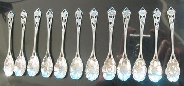 Zilveren bloem lepeltjes in originele doos. (Set van 12) beschikbaar voor biedingen