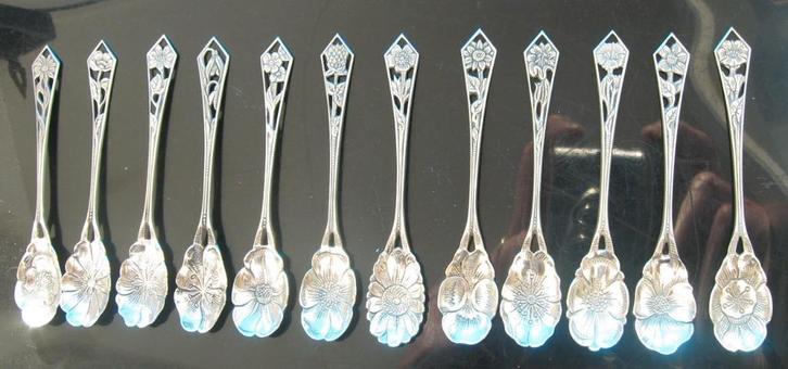 Zilveren bloem lepeltjes in originele doos. (Set van 12), Antiek en Kunst, Antiek | Goud en Zilver, Zilver, Verzenden