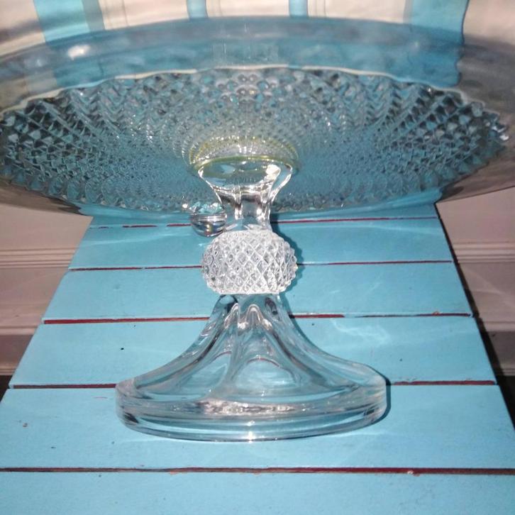 Vintage zware kristallen taartschaal op voet, Huis en Inrichting, Keuken | Servies, Zo goed als nieuw, Schaal of Schalen, Overige stijlen