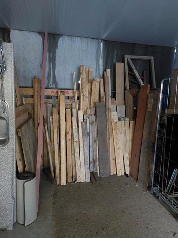 Partij Droog Hout: Balkjes, Planken, Latten beschikbaar voor biedingen