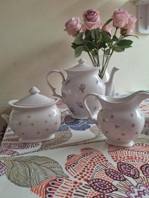 Cambridge theepot, suikerpot en melkkannetje old roses, Huis en Inrichting, Keuken | Servies, Overige typen, Overige stijlen, Ophalen of Verzenden
