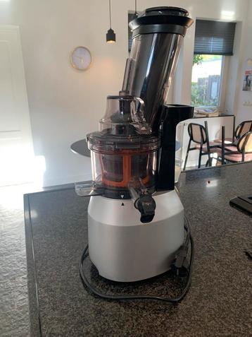 Solis slowjuicer met toebehoren beschikbaar voor biedingen
