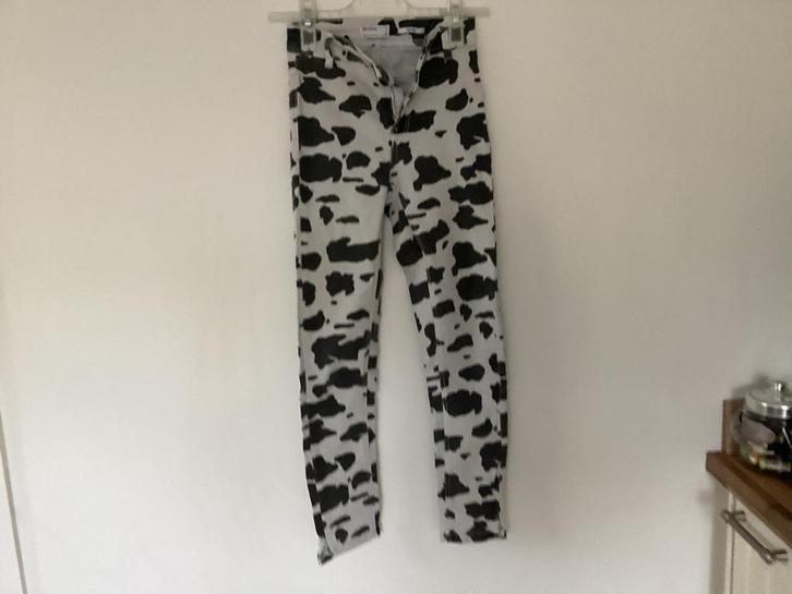 Casual broek van Bershka maat Eur. 34.   Mexx 24., Kleding | Dames, Broeken en Pantalons, Zo goed als nieuw, Maat 34 (XS) of kleiner