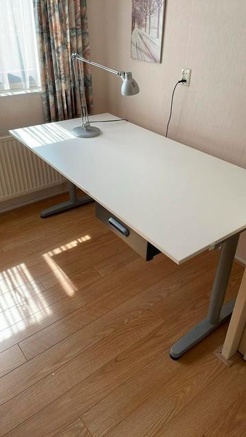 Bureau met lade ( in hoogte verstelbaar)