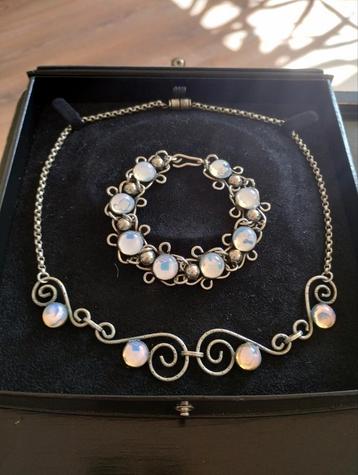 Art Deco opaliet verzilverde sieraden set armband en ketting beschikbaar voor biedingen