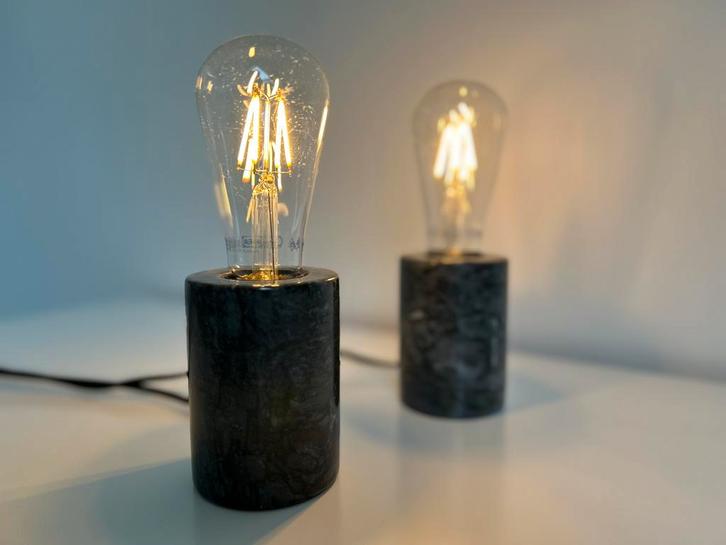 2x Kwantum Tafellamp Varu inc. Lamp, Huis en Inrichting, Lampen | Vloerlampen, Zo goed als nieuw, Minder dan 100 cm, Glas, Ophalen