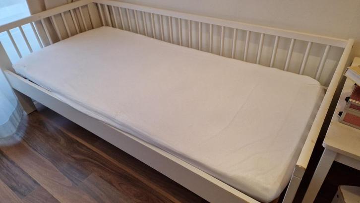 Peuter en kleuterbed. Massief hout. Kwaliteit en strak., Kinderen en Baby's, Kinderkamer | Bedden, Gebruikt, 140 tot 160 cm, 70 tot 85 cm