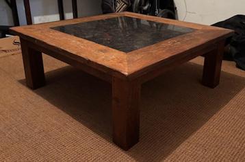 houten salontafel met granieten inleg beschikbaar voor biedingen