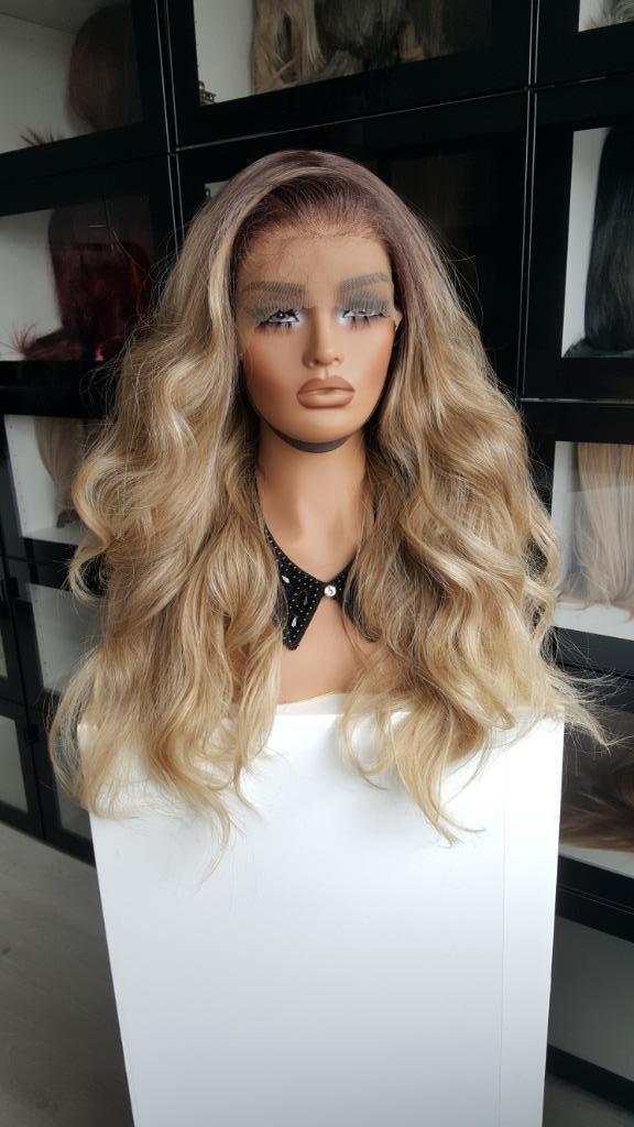 Luxe Lace Pruik: Bruine uitgroei / Blond / Licht , Krul, Sieraden, Tassen en Uiterlijk, Uiterlijk | Haarverzorging, Nieuw, Pruik of Haarverlenging