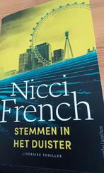 Stemmen in het duister Nicci French, Boeken, Ophalen, Zo goed als nieuw, Nederland