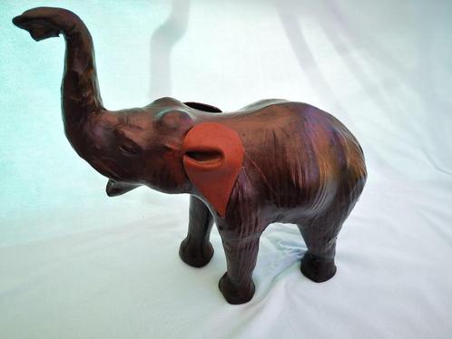 Vintage Lederen Olifant Handgemaakt Papier Mache en Leer, Antiek en Kunst, Kunst | Beelden en Houtsnijwerken, Ophalen of Verzenden