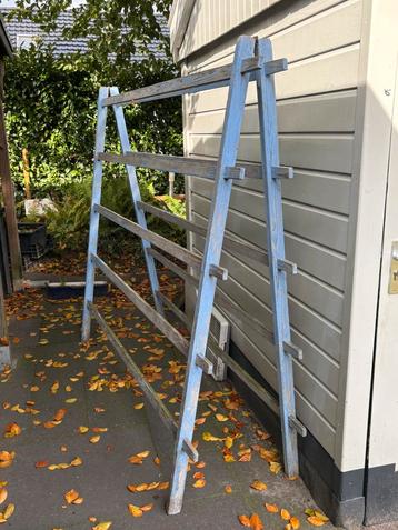 Houten Linnenrek beschikbaar voor biedingen