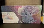 Pokémon Prismatic Evolutions Super-Premium Collection, Hobby en Vrije tijd, Verzamelkaartspellen | Pokémon, Ophalen of Verzenden