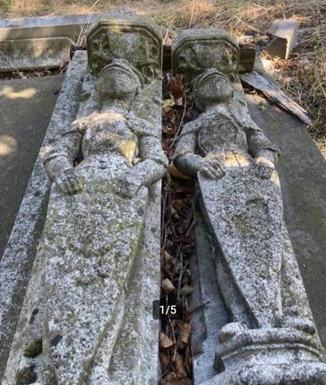 Unieke kasteelbeelden (volledige schouw) in natuursteen beschikbaar voor biedingen