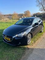 Mazda 2, 5DRS, 2016, Zwart, Carplay, Stoelverwarming, Voorwielaandrijving, Electronic Stability Program (ESP), Leder en Stof, Zwart