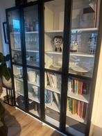 Billy kasten met zwarte glazen deuren, Huis en Inrichting, Kasten | Vitrinekasten, Ophalen, Zo goed als nieuw