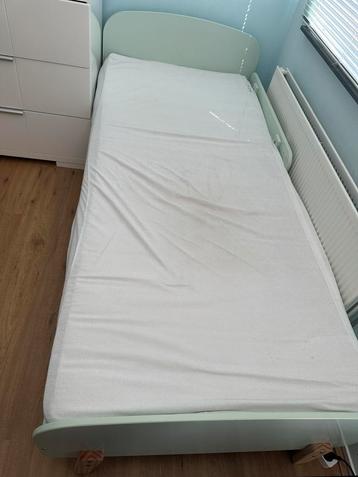 Houten kinderbed / Wooden kids bed