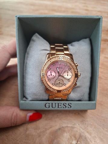 Guess Dameshorloge met Strass beschikbaar voor biedingen