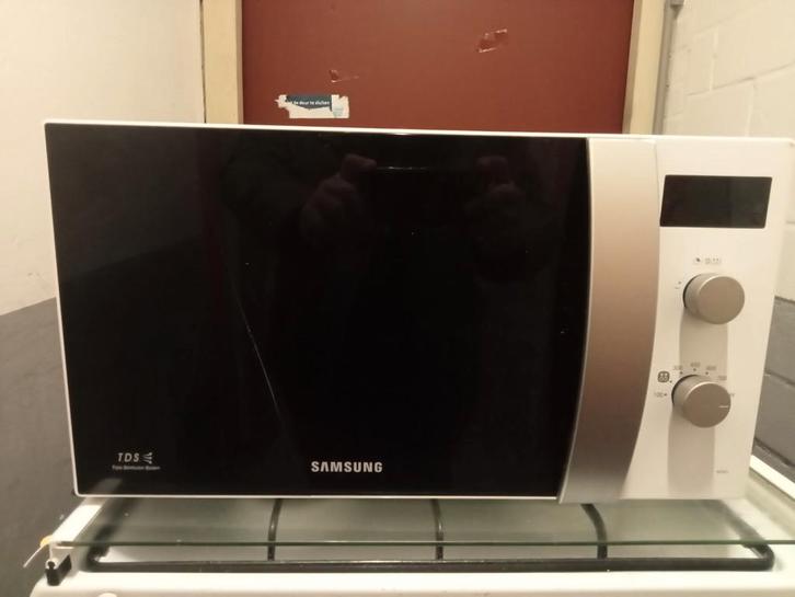 Samsung Magnetron - Gebruikt, Witgoed en Apparatuur, Magnetrons, Gebruikt, Vrijstaand, Magnetron, 45 tot 60 cm, Draaiplateau, Ophalen of Verzenden