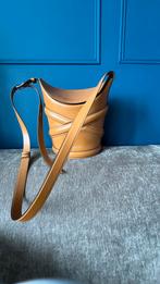 Alexander McQueen curve Bucket bag, Verzenden