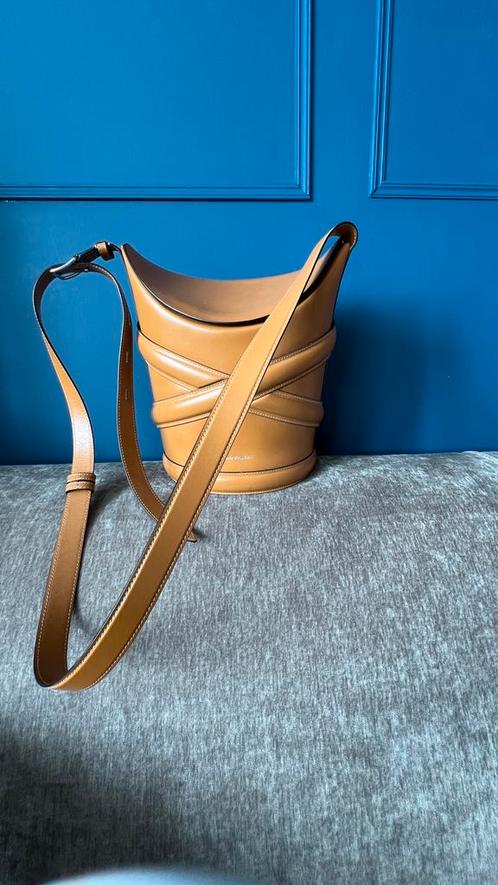 Alexander McQueen curve Bucket bag, Antiek en Kunst, Kunst | Designobjecten, Verzenden
