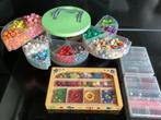 Doos en bakjes vol vooral houten kralen, Hobby en Vrije tijd, Kralen en Sieraden maken, Ophalen of Verzenden, Gebruikt, Kraal