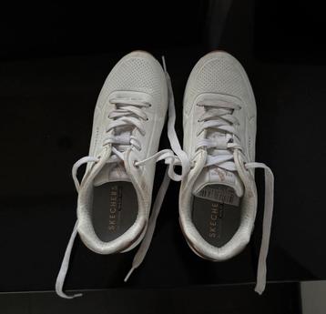 Skechers Sneakers Maat 34 bijvoorbeeld voor kind beschikbaar voor biedingen