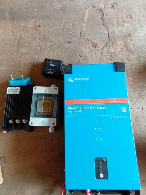 victron omvormer set 12v naar 220 weinig gebruikt., Caravans en Kamperen, Camper-accessoires, Zo goed als nieuw, Ophalen of Verzenden