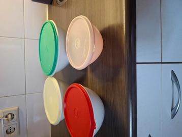 Tupperware beschikbaar voor biedingen