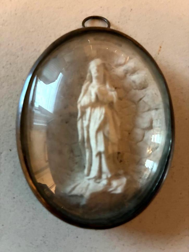 Antiek Meerschuim Medaillon met Koperen Rand, Antiek en Kunst, Antiek | Religie, Ophalen of Verzenden