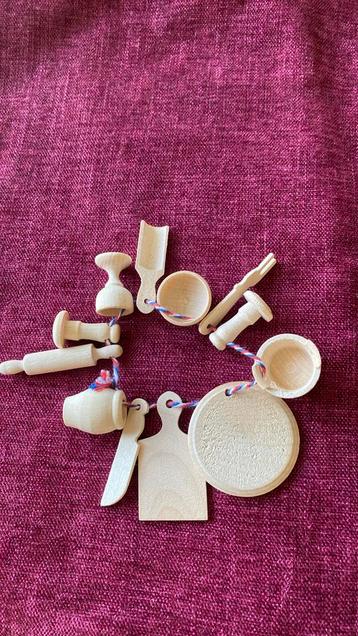 Houten  miniatuur keukenspulletjes 12 delig beschikbaar voor biedingen
