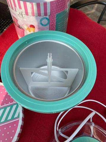 Absolu Chic ijsmachine beschikbaar voor biedingen