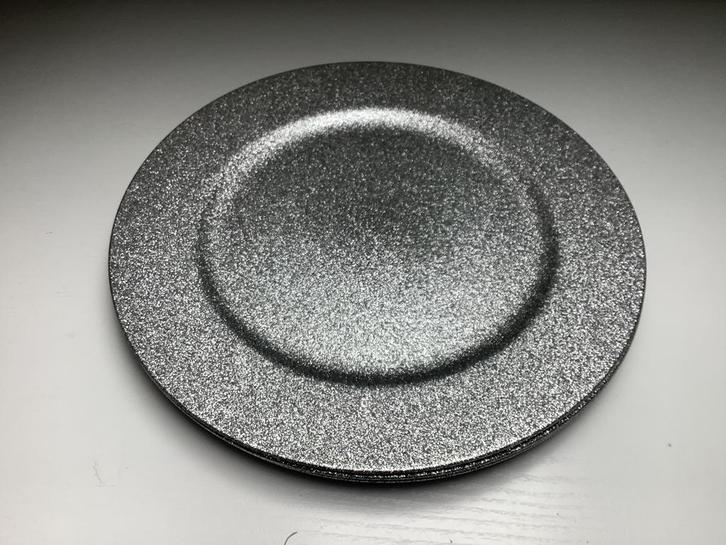 4 grote zilverkleurige onderborden dia 33cm ( ( kerst ), Huis en Inrichting, Keuken | Servies, Zo goed als nieuw, Schaal of Schalen