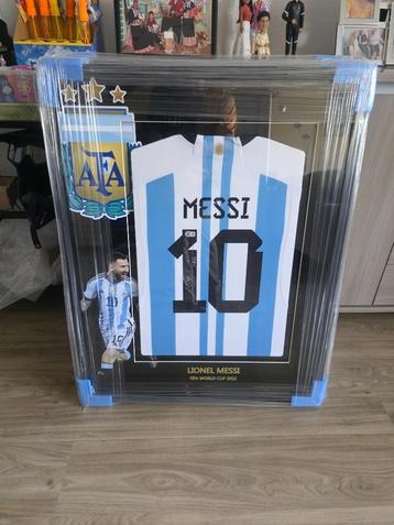 Gesigneerde shirts in speciale lijsten Messi, Ronaldo etc.   beschikbaar voor biedingen