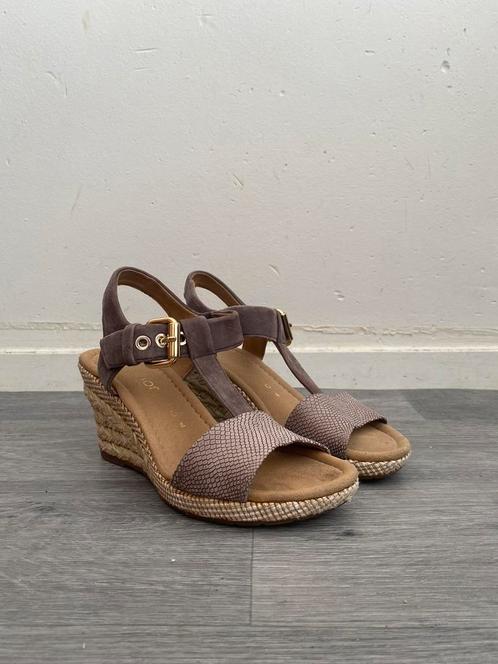 Nieuwe Gabor leverkleurige sandalen/wedges maat 4G=37., Kleding | Dames, Schoenen, Zo goed als nieuw, Sandalen of Muiltjes, Overige kleuren