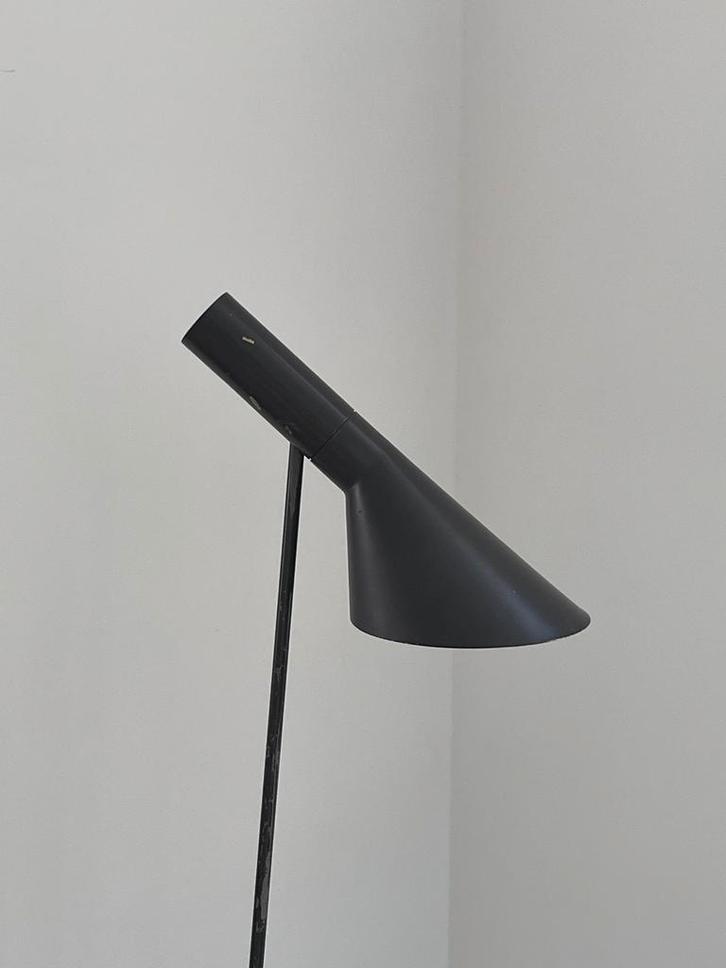 AJ vloerlamp – Arne Jacobsen – Louis Poulsen – bruin – 1960s, Huis en Inrichting, Lampen | Vloerlampen, Gebruikt, 100 tot 150 cm