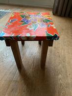 Houten mini-tafeltje met bloemmotief, Ophalen, Gebruikt, Hout