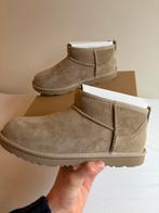 Ugg Classic Ultra Mini Dune 38, Kleding | Dames, Schoenen, UGG, Beige, Nieuw, Ophalen of Verzenden