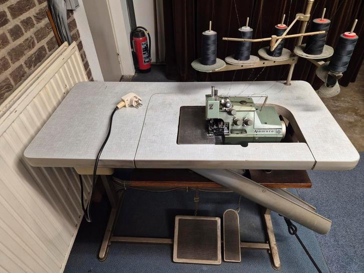 Yamato lockmachine DCZ-365, Hobby en Vrije tijd, Naaimachines en Toebehoren, Lockmachine, Overige merken, Ophalen