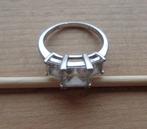 zilveren ring met vierkante geslepen stenen [938], Verzenden, Zo goed als nieuw, 17 tot 18, Dame
