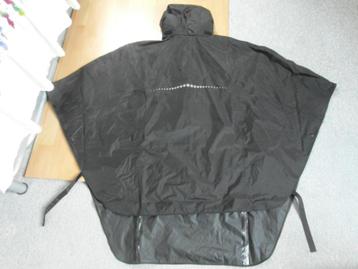 Stevige regenponcho van AGU en heuptas van Deuter Nordic  beschikbaar voor biedingen