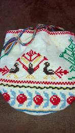 Oud schattig geborduurd tasje aan koord pauwen levensboom, Antiek en Kunst, Verzenden