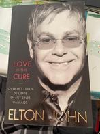 Elton John - Love is the Cure, Boeken, Biografieën, Elton John, Gelezen, Ophalen of Verzenden, Kunst en Cultuur