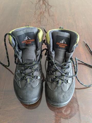 Wandelschoenen maat 34 beschikbaar voor biedingen