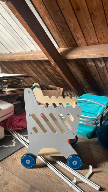 Winkelwagen winkelwagentje hout beschikbaar voor biedingen