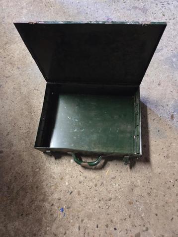 metalen boormachine koffer beschikbaar voor biedingen