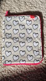 Tablet/iPad Hoesje 26x20cm - Hartjes Design, Ophalen of Verzenden, Zo goed als nieuw, Bescherming voor- en achterkant, Hem