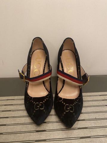 Original gucci navy blue hakken maat 39 beschikbaar voor biedingen